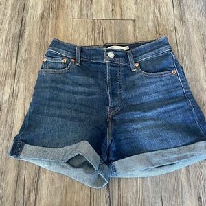 Levi’s wedgie Jean shorts